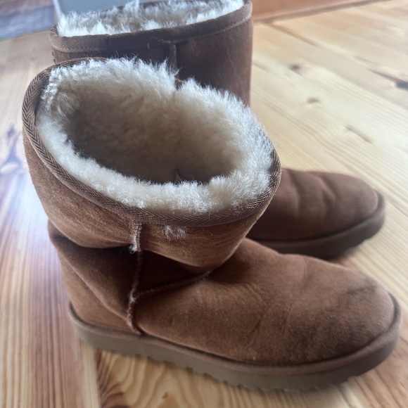 Ugg classic short  brown bootie size 7 - Picture 4 of 7
